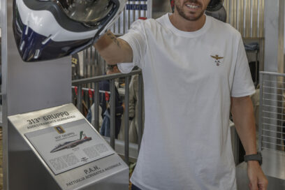 Tony Cairoli – AERONAUTICA MILITARE + AIROH – 108^ Pitti Immagine Uomo 17 Giugno 2025 – Foto01